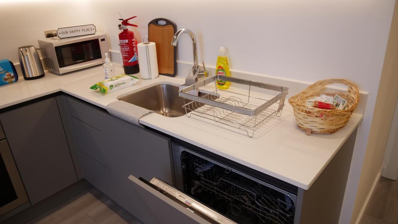 Stylish 2 Bedrooms, 2 Bathrooms With Workspace In Мілтон-Кінз Екстер'єр фото